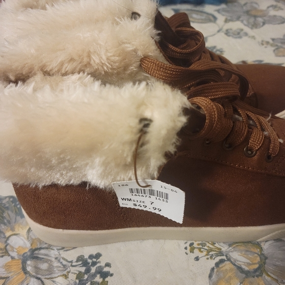 Shoes - Picture 6 of 7